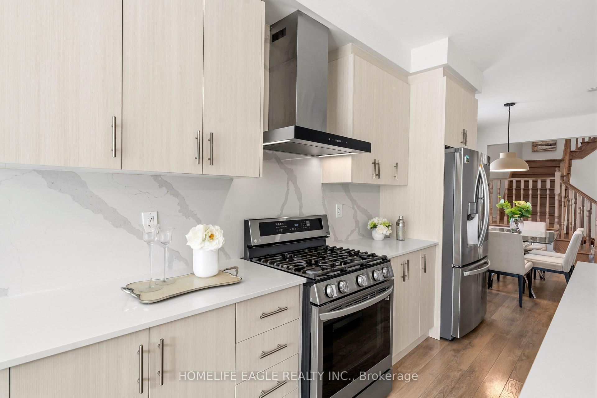 Photo 10 of 20 Viola Street, East Gwillimbury, Sharon — HOMEH