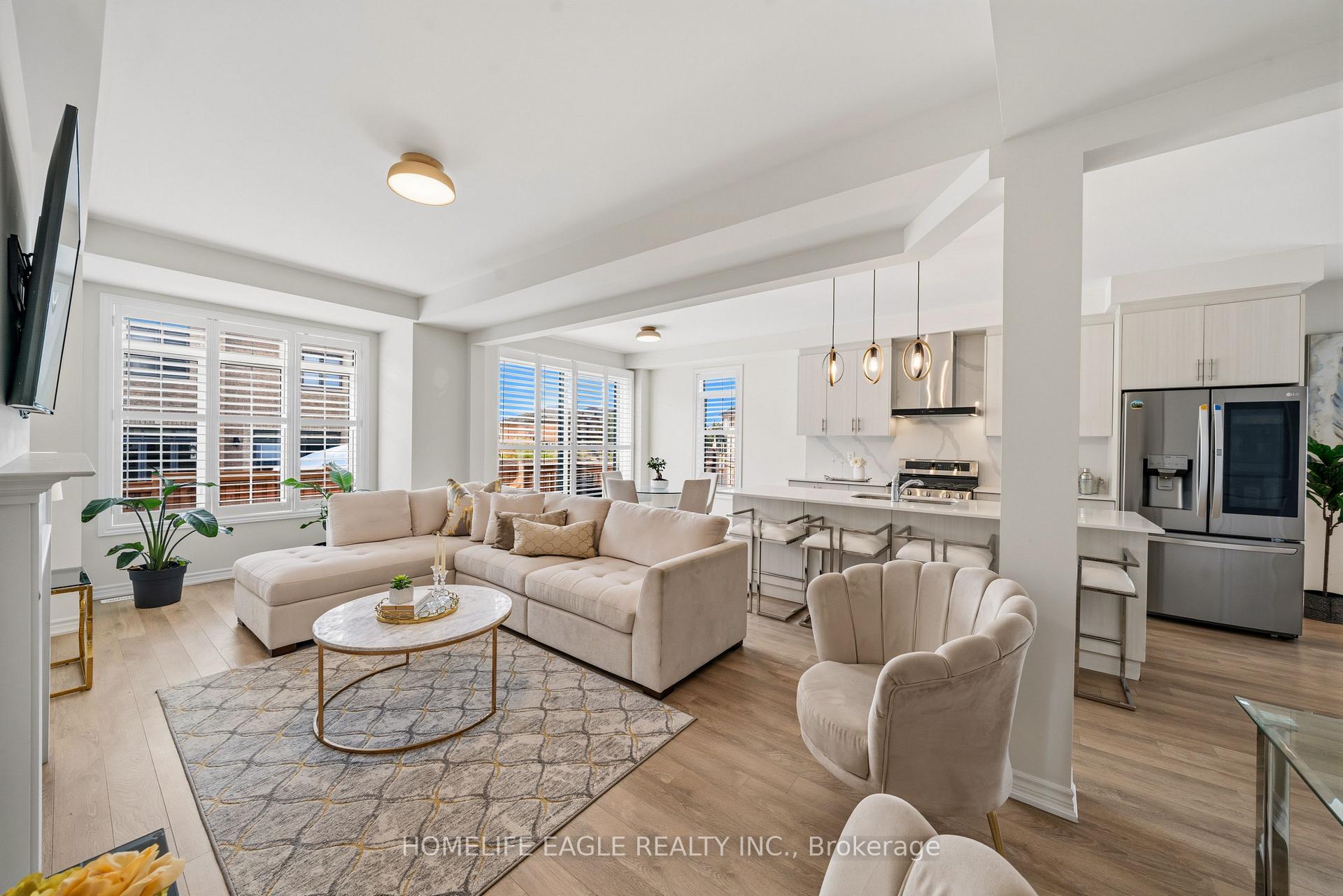 Photo 11 of 20 Viola Street, East Gwillimbury, Sharon — HOMEH
