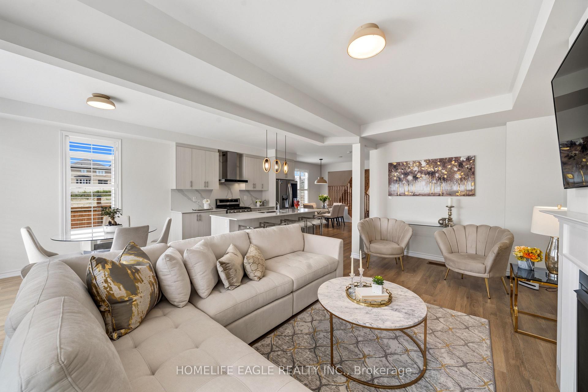 Photo 13 of 20 Viola Street, East Gwillimbury, Sharon — HOMEH