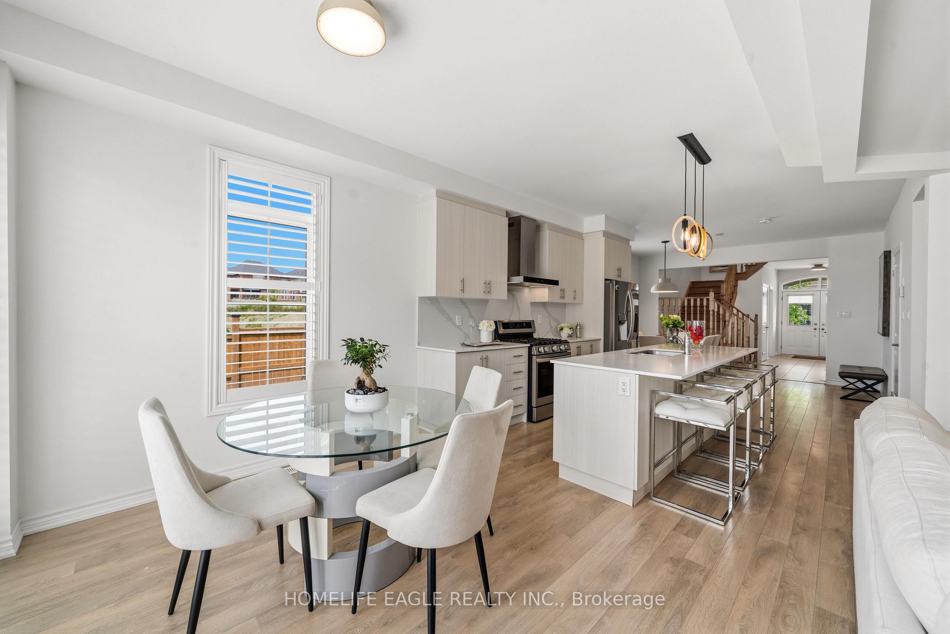 Photo 14 of 20 Viola Street, East Gwillimbury, Sharon — HOMEH