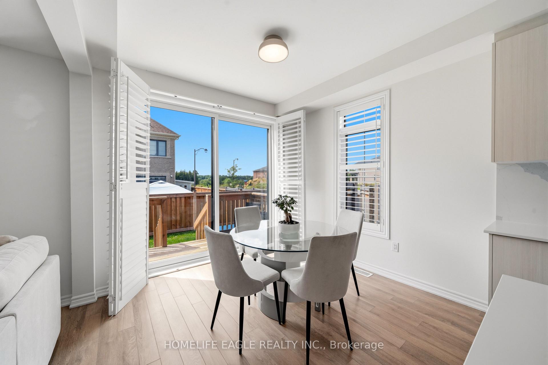 Photo 15 of 20 Viola Street, East Gwillimbury, Sharon — HOMEH