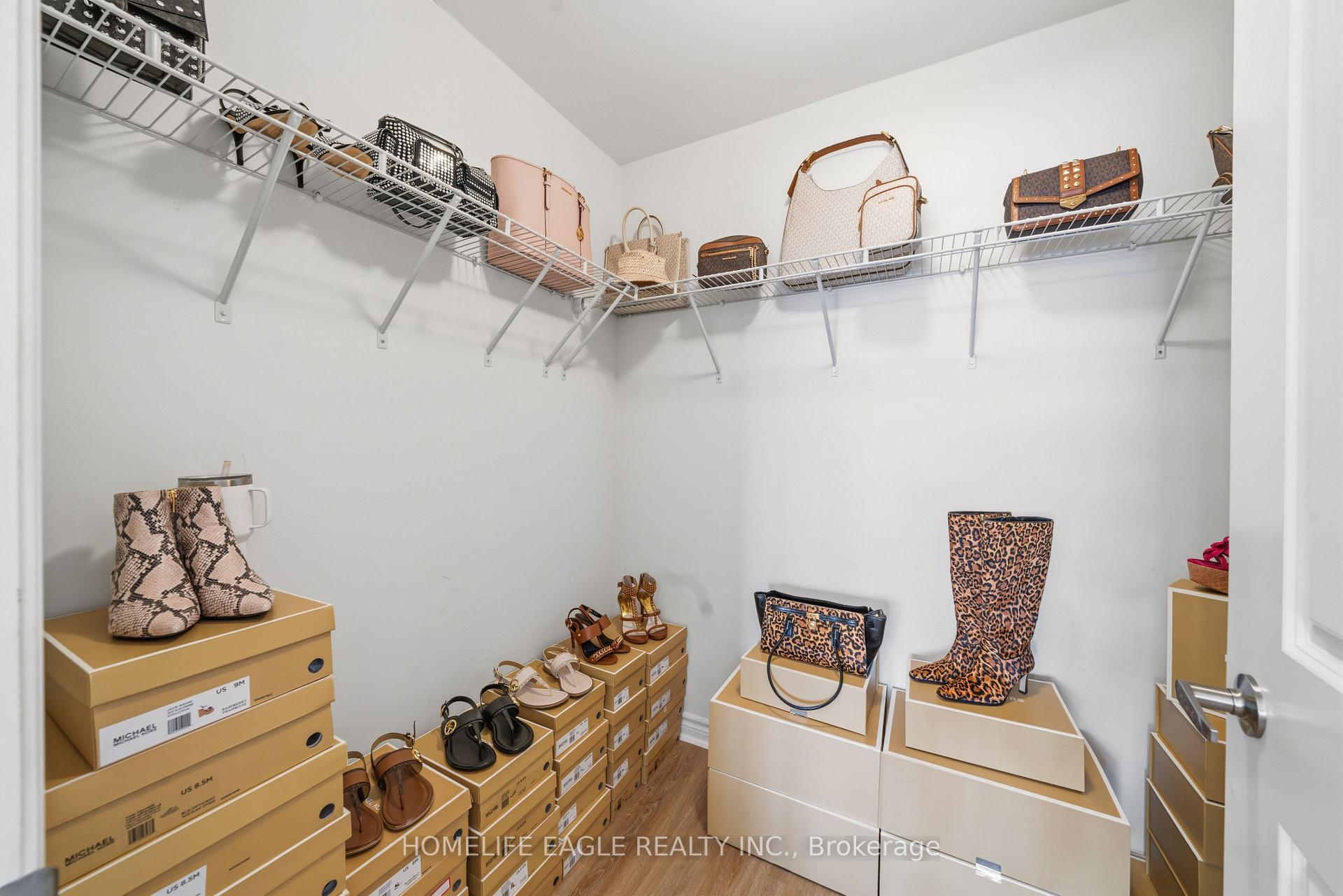 Photo 17 of 20 Viola Street, East Gwillimbury, Sharon — HOMEH