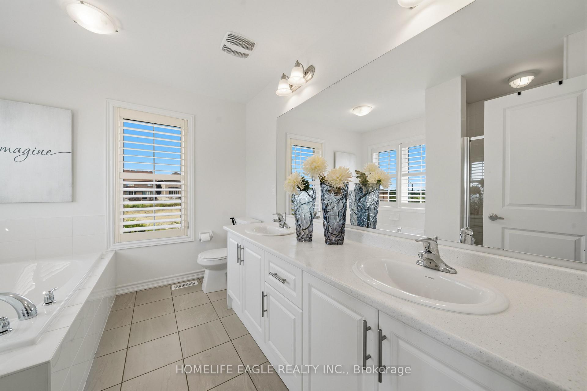 Photo 18 of 20 Viola Street, East Gwillimbury, Sharon — HOMEH