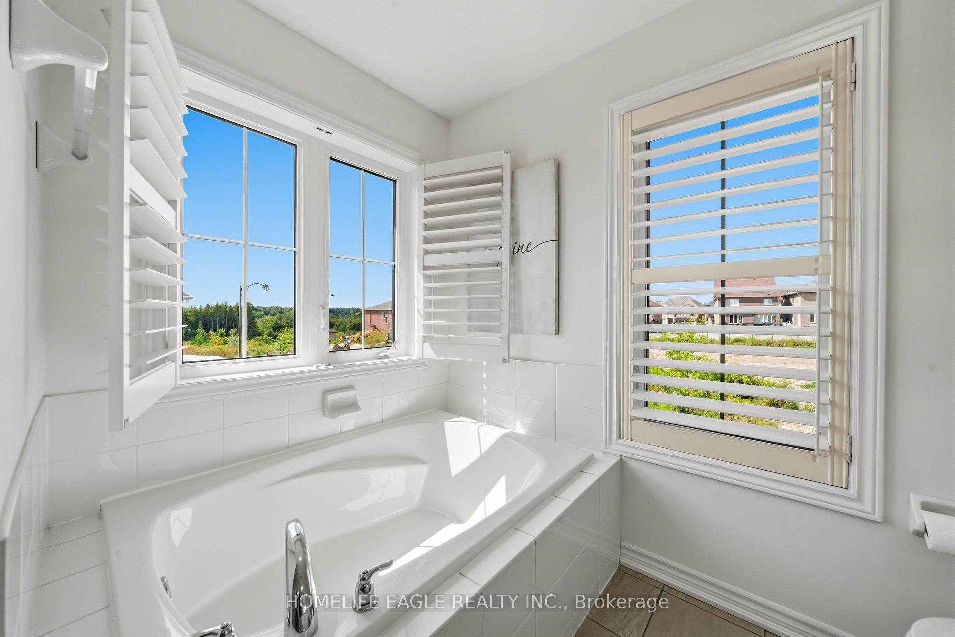 Photo 19 of 20 Viola Street, East Gwillimbury, Sharon — HOMEH