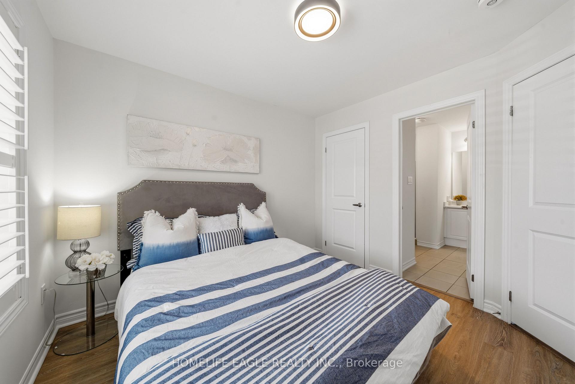 Photo 21 of 20 Viola Street, East Gwillimbury, Sharon — HOMEH