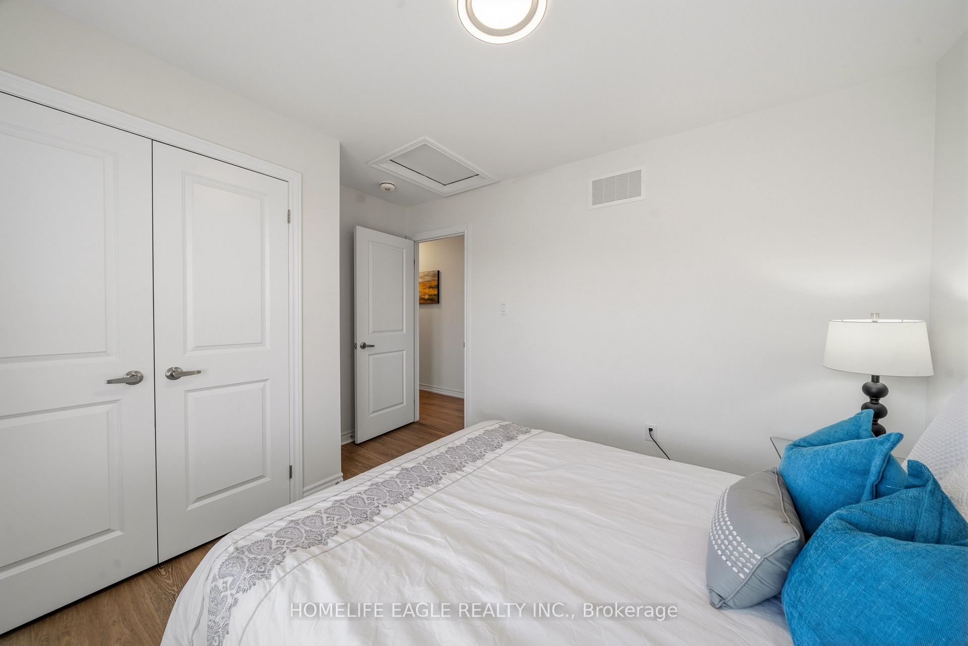 Photo 26 of 20 Viola Street, East Gwillimbury, Sharon — HOMEH
