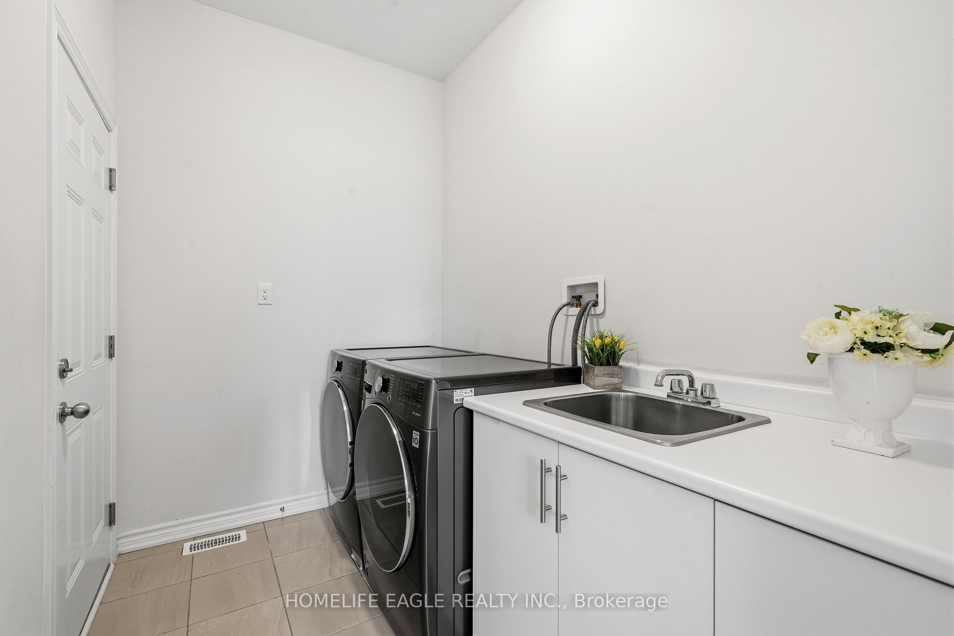 Photo 29 of 20 Viola Street, East Gwillimbury, Sharon — HOMEH
