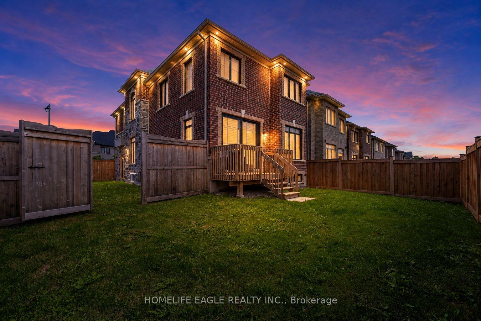 Photo 30 of 20 Viola Street, East Gwillimbury, Sharon — HOMEH