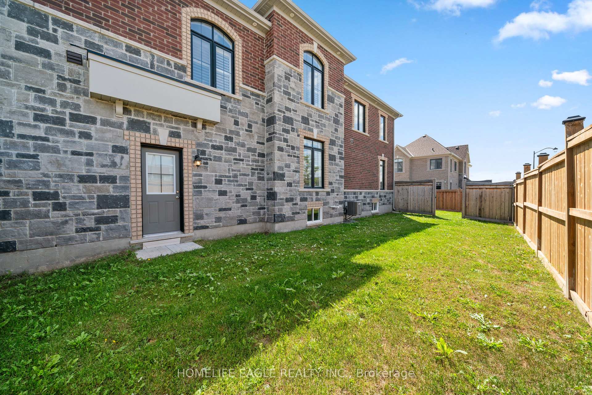 Photo 31 of 20 Viola Street, East Gwillimbury, Sharon — HOMEH