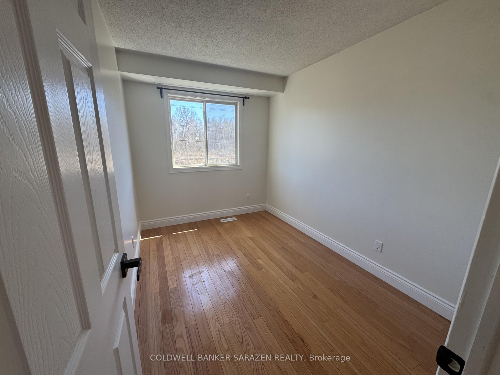 Photo 7 of 38 Paddington Private, Ottawa, Heron Gate/Industrial Park — HOMEH