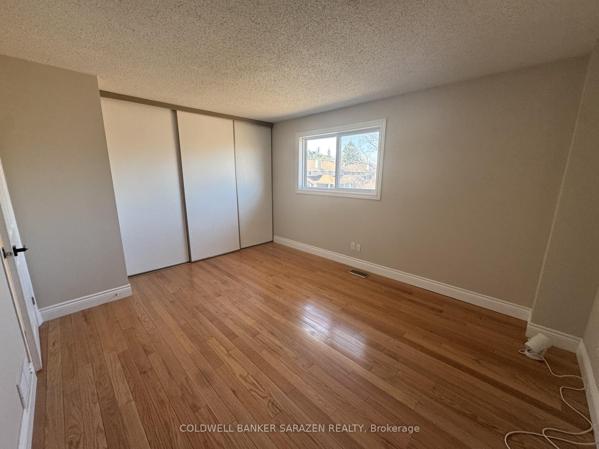 Photo 8 of 38 Paddington Private, Ottawa, Heron Gate/Industrial Park — HOMEH