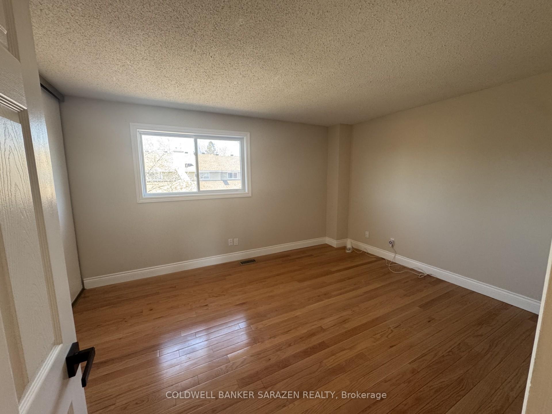 Photo 9 of 38 Paddington Private, Ottawa, Heron Gate/Industrial Park — HOMEH
