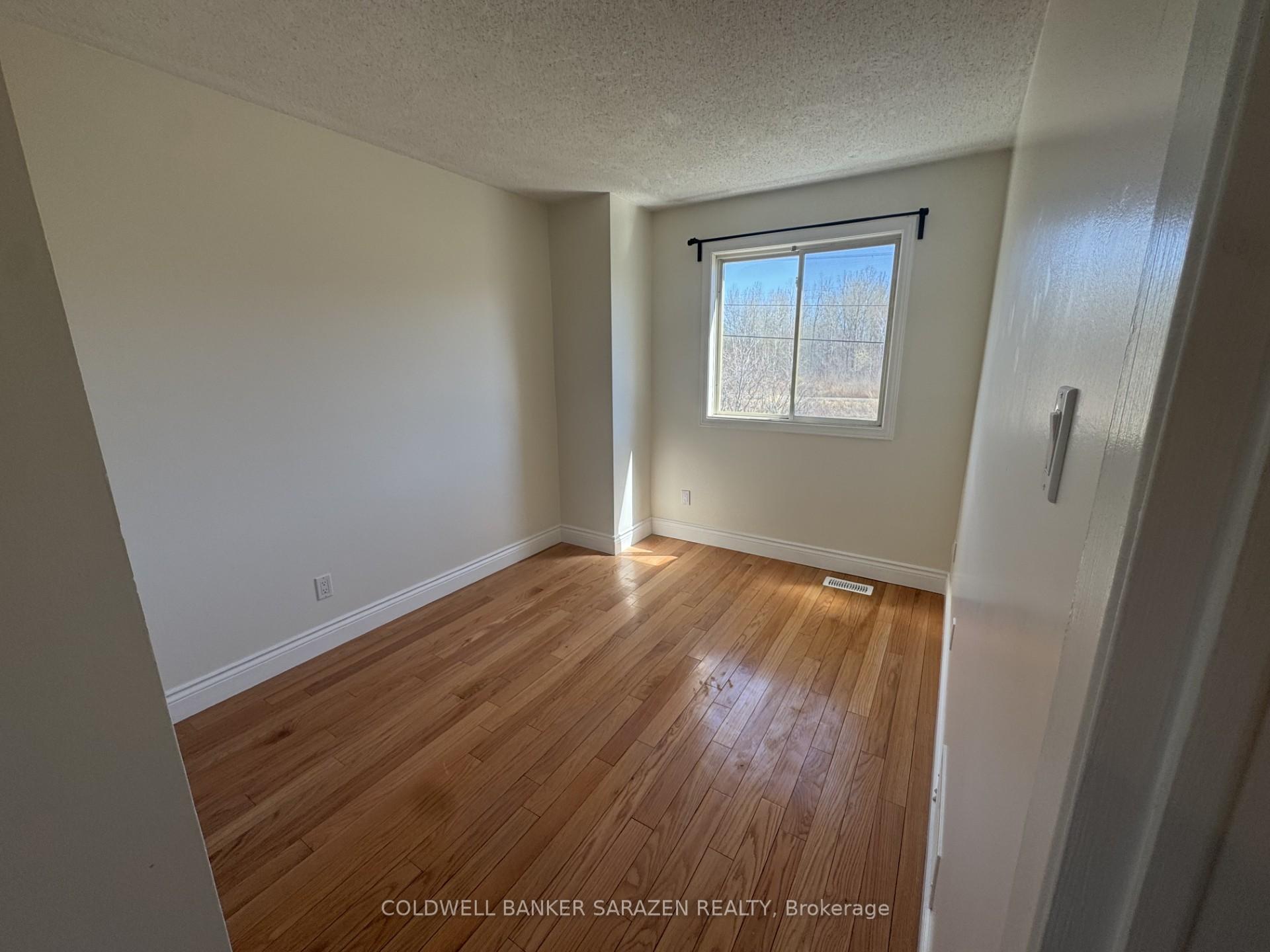 Photo 12 of 38 Paddington Private, Ottawa, Heron Gate/Industrial Park — HOMEH