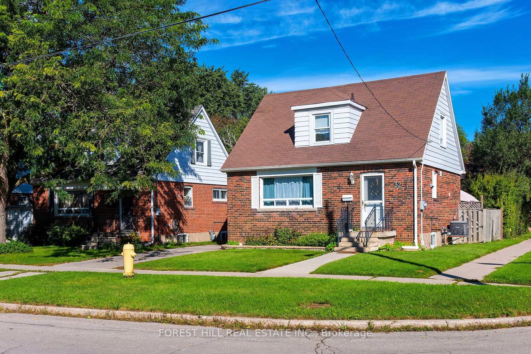 Photo 2 of 32 Stamford Square N, Scarborough, Clairlea-Birchmount — HOMEH