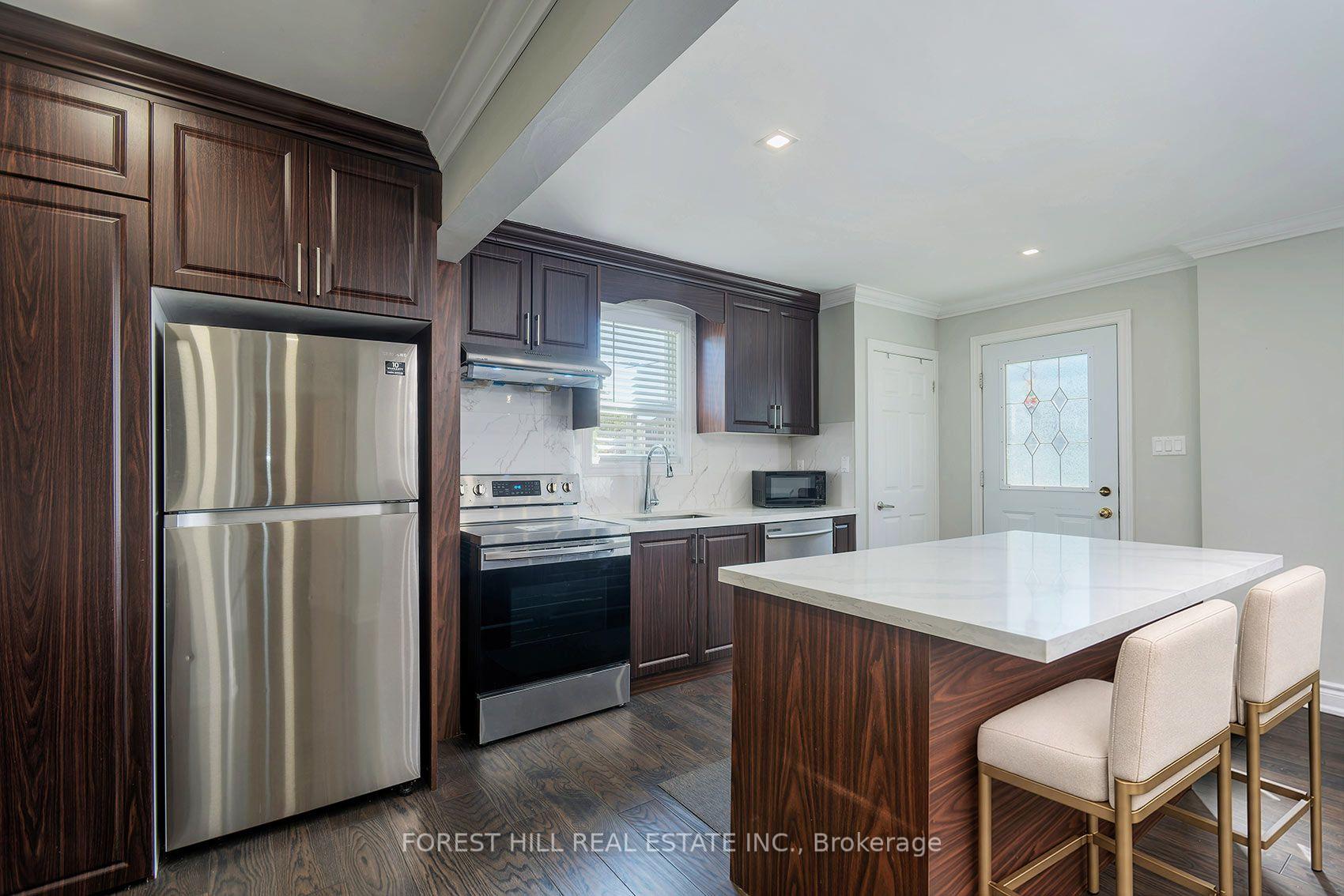 Photo 9 of 32 Stamford Square N, Scarborough, Clairlea-Birchmount — HOMEH