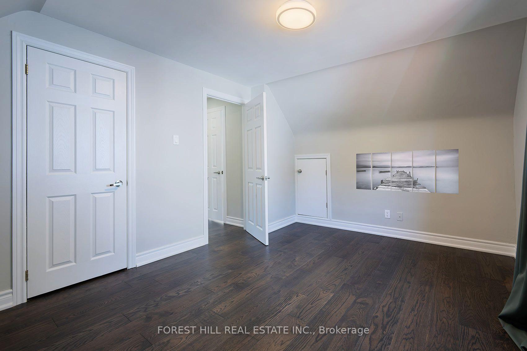 Photo 12 of 32 Stamford Square N, Scarborough, Clairlea-Birchmount — HOMEH