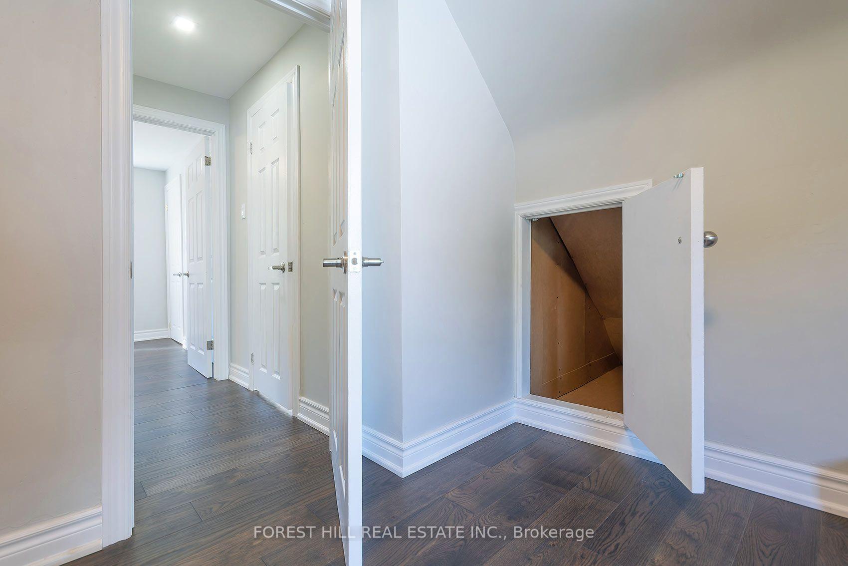 Photo 13 of 32 Stamford Square N, Scarborough, Clairlea-Birchmount — HOMEH