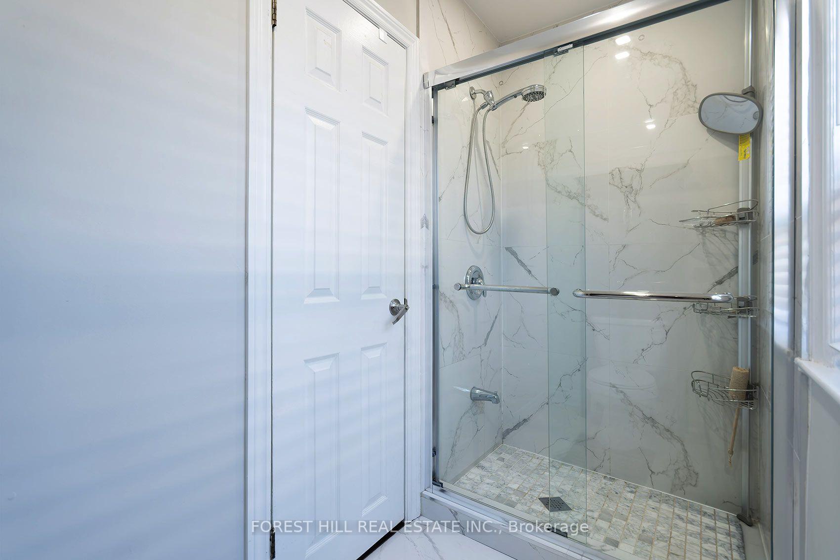 Photo 20 of 32 Stamford Square N, Scarborough, Clairlea-Birchmount — HOMEH