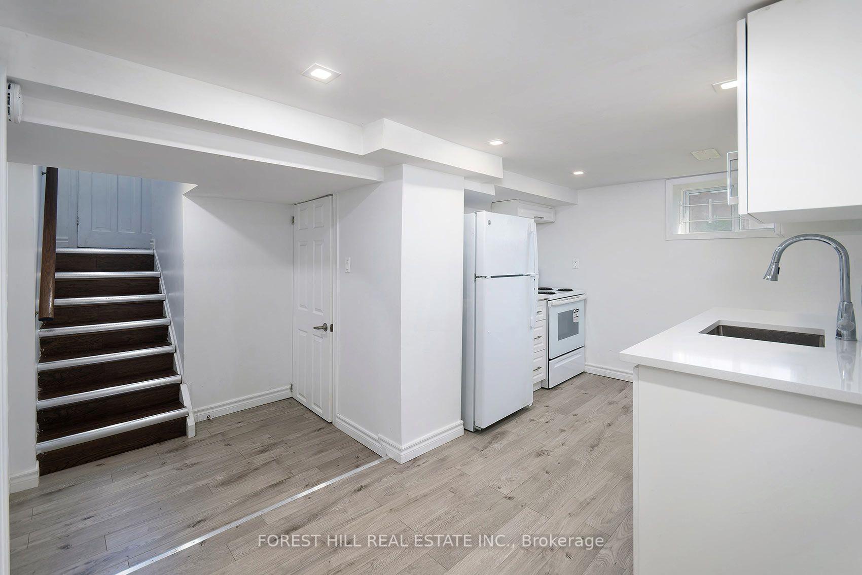 Photo 23 of 32 Stamford Square N, Scarborough, Clairlea-Birchmount — HOMEH