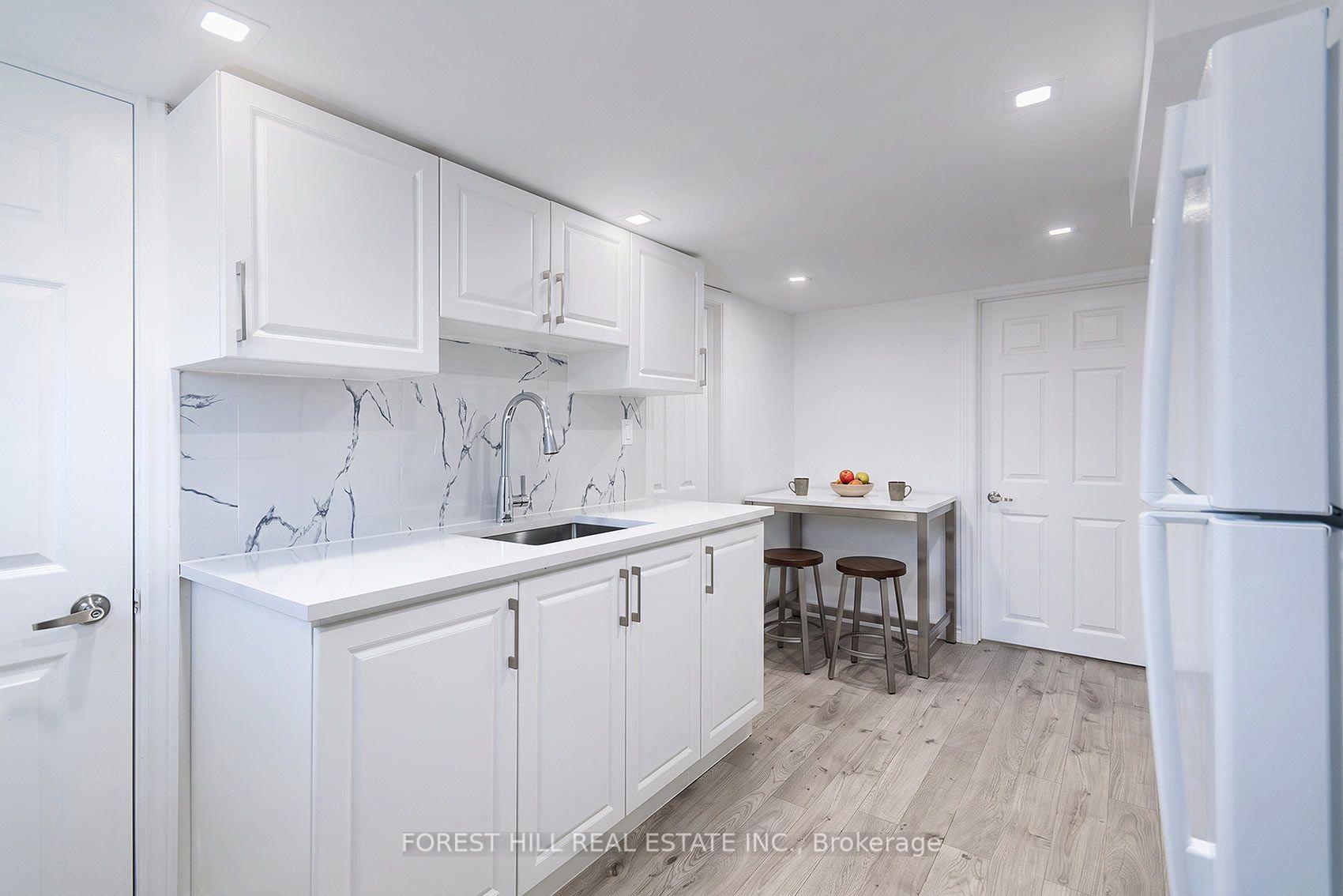 Photo 24 of 32 Stamford Square N, Scarborough, Clairlea-Birchmount — HOMEH