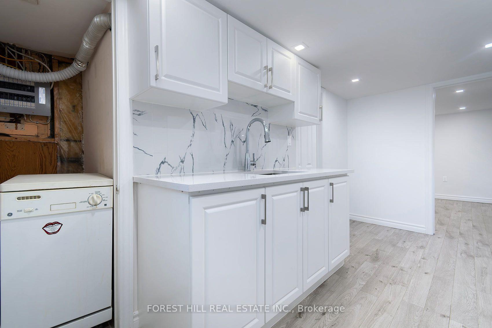 Photo 27 of 32 Stamford Square N, Scarborough, Clairlea-Birchmount — HOMEH