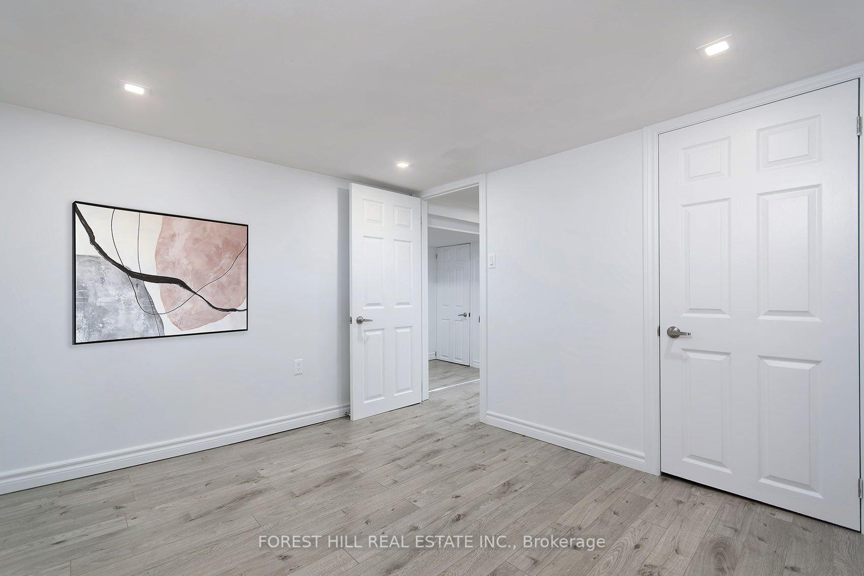 Photo 29 of 32 Stamford Square N, Scarborough, Clairlea-Birchmount — HOMEH