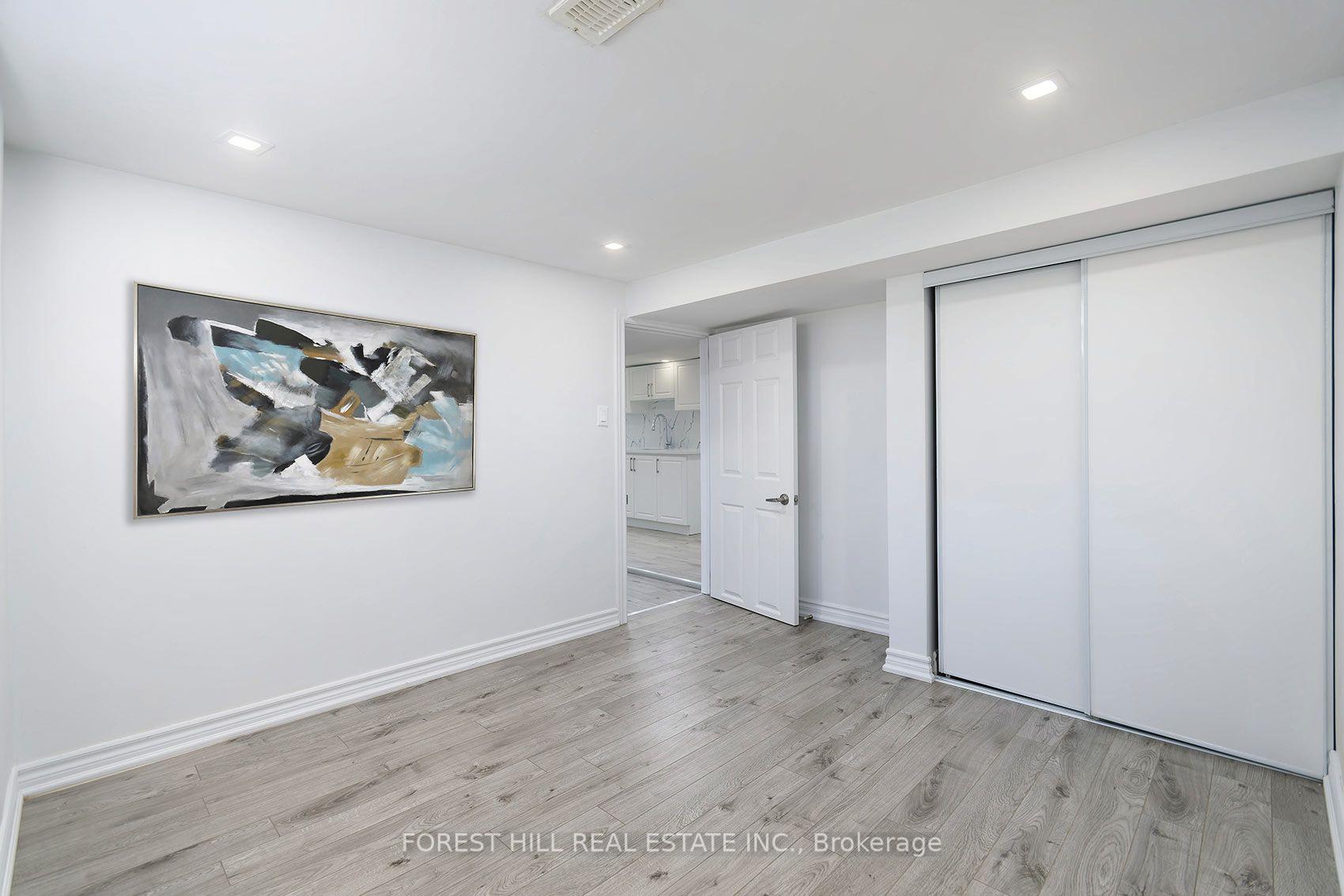 Photo 31 of 32 Stamford Square N, Scarborough, Clairlea-Birchmount — HOMEH