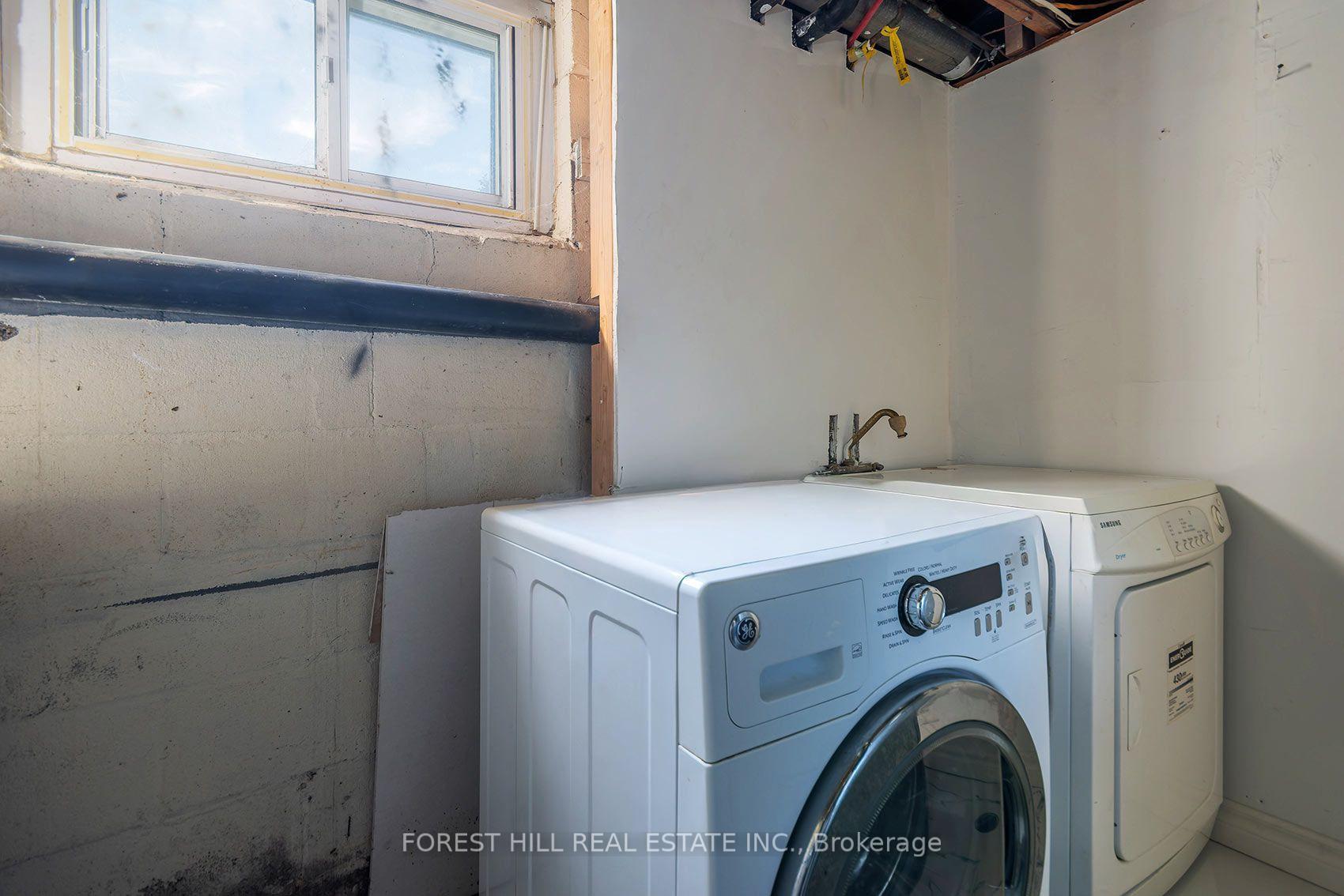 Photo 33 of 32 Stamford Square N, Scarborough, Clairlea-Birchmount — HOMEH