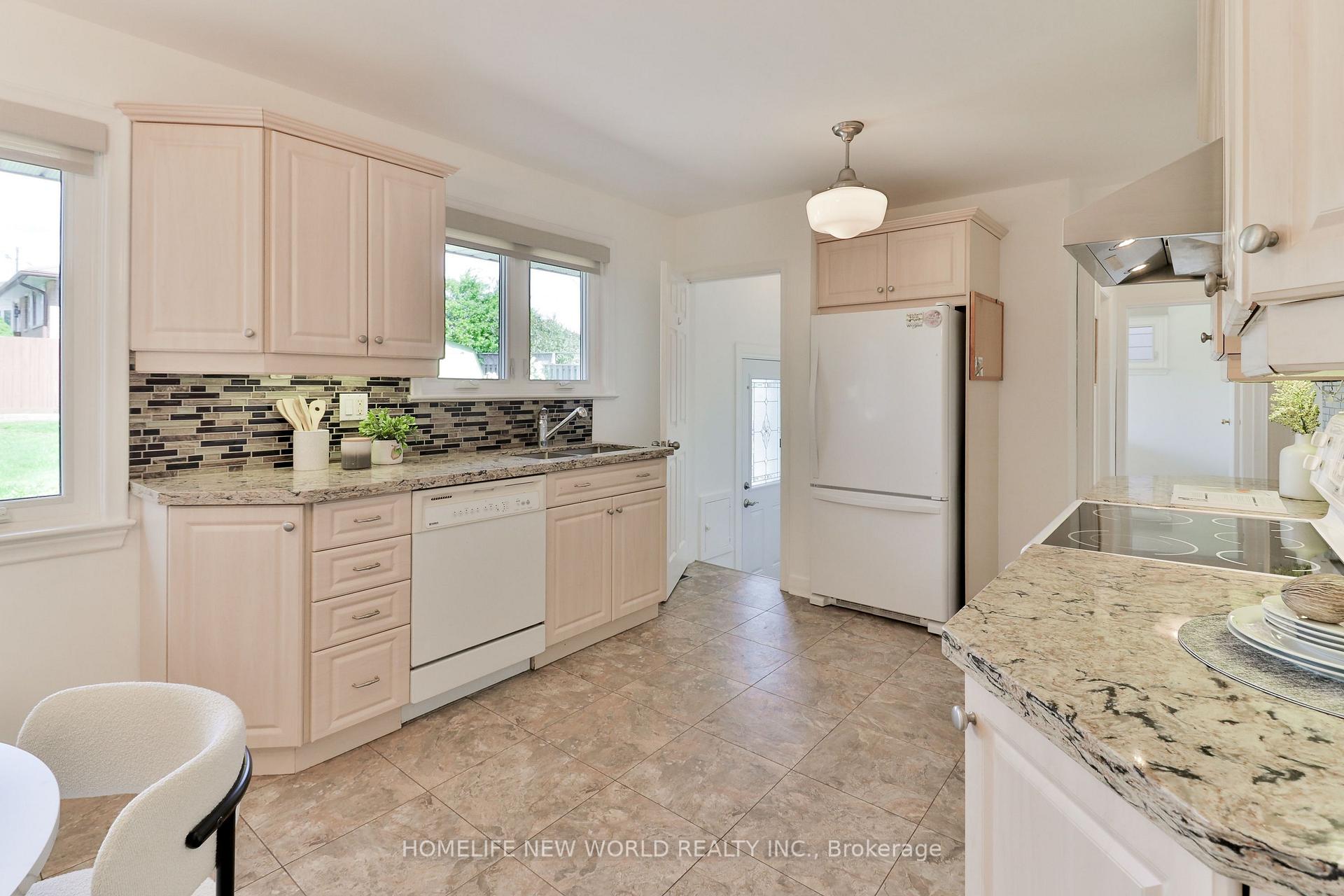 Photo 6 of 744 Tennyson Avenue, Oshawa, Donevan — HOMEH