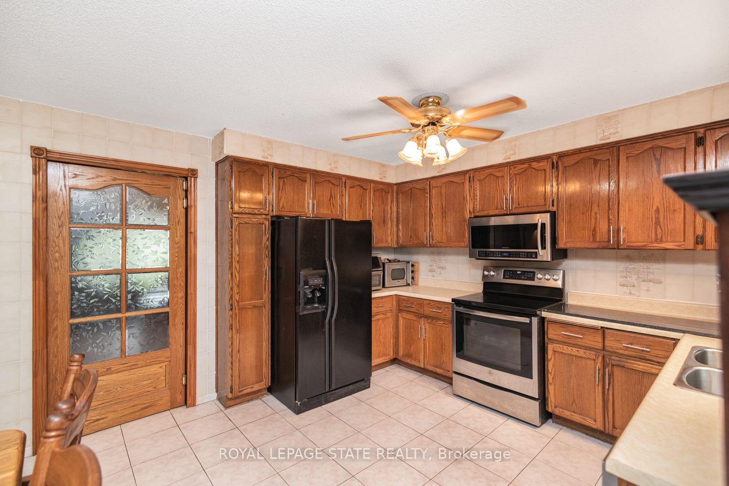 Photo 11 of 10 Atlas Street, Hamilton, Stoney Creek Mountain — HOMEH