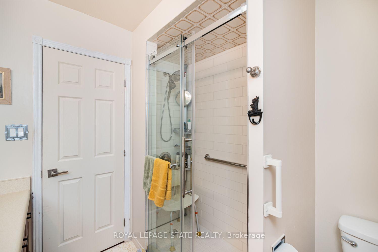 Photo 33 of 10 Atlas Street, Hamilton, Stoney Creek Mountain — HOMEH