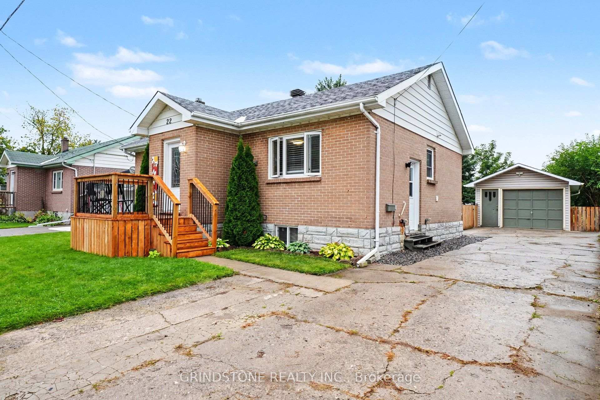 Photo 2 of 22 Greig Street, Smiths Falls, Smiths Falls — HOMEH