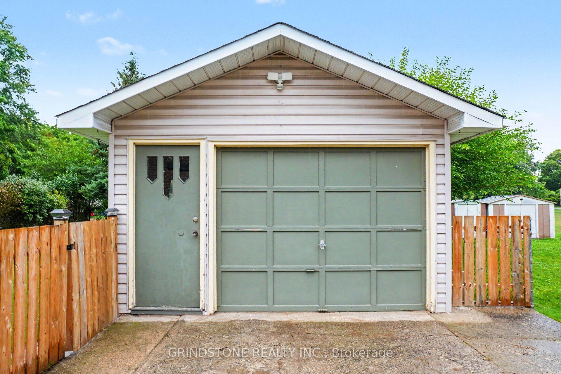 Photo 25 of 22 Greig Street, Smiths Falls, Smiths Falls — HOMEH
