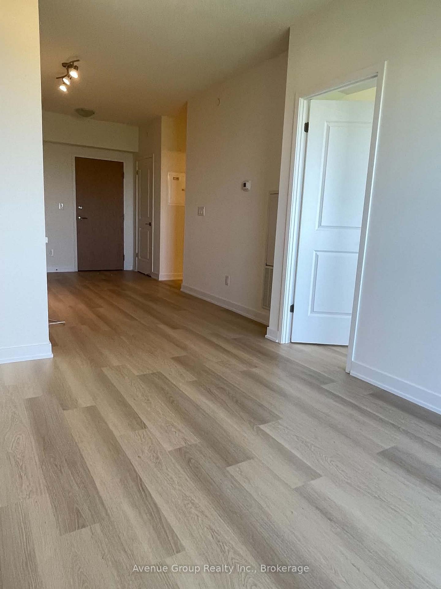 Photo 5 of Unit 813, 2825 Jane Street, North York, Glenfield-Jane Heights — HOMEH