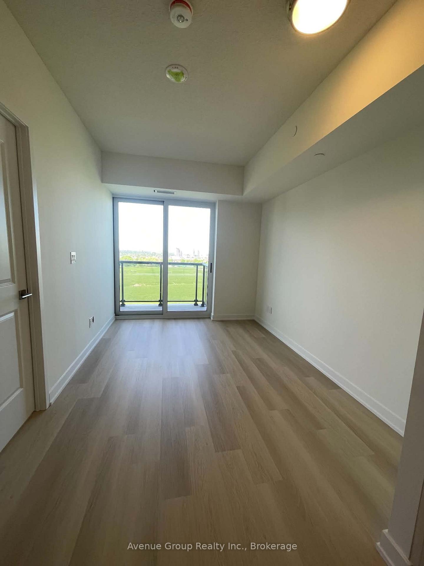 Photo 4 of Unit 813, 2825 Jane Street, North York, Glenfield-Jane Heights — HOMEH