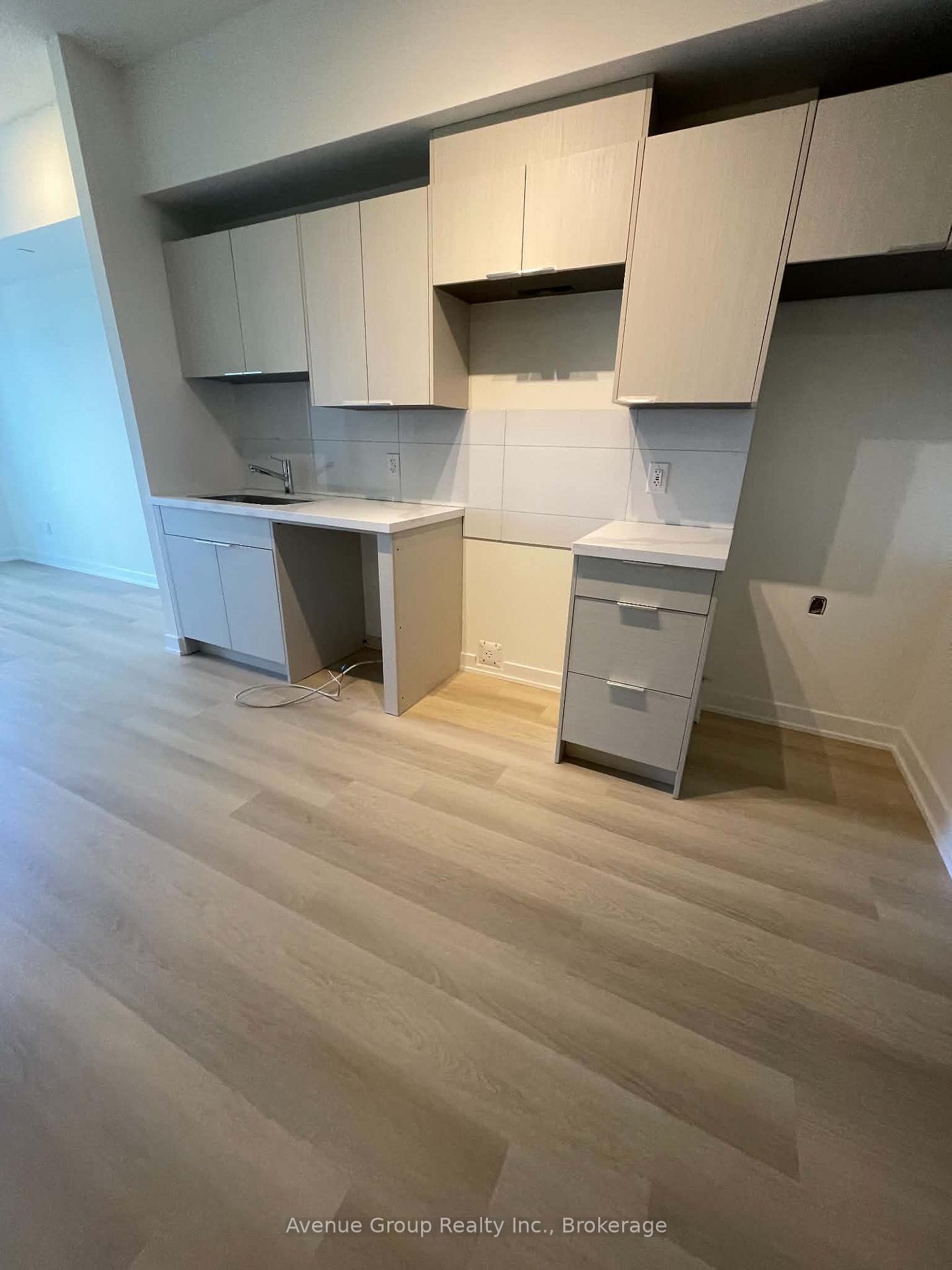 Photo 6 of Unit 813, 2825 Jane Street, North York, Glenfield-Jane Heights — HOMEH