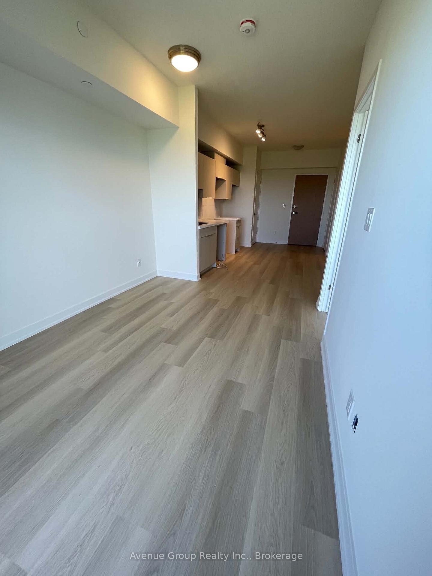 Photo 7 of Unit 813, 2825 Jane Street, North York, Glenfield-Jane Heights — HOMEH