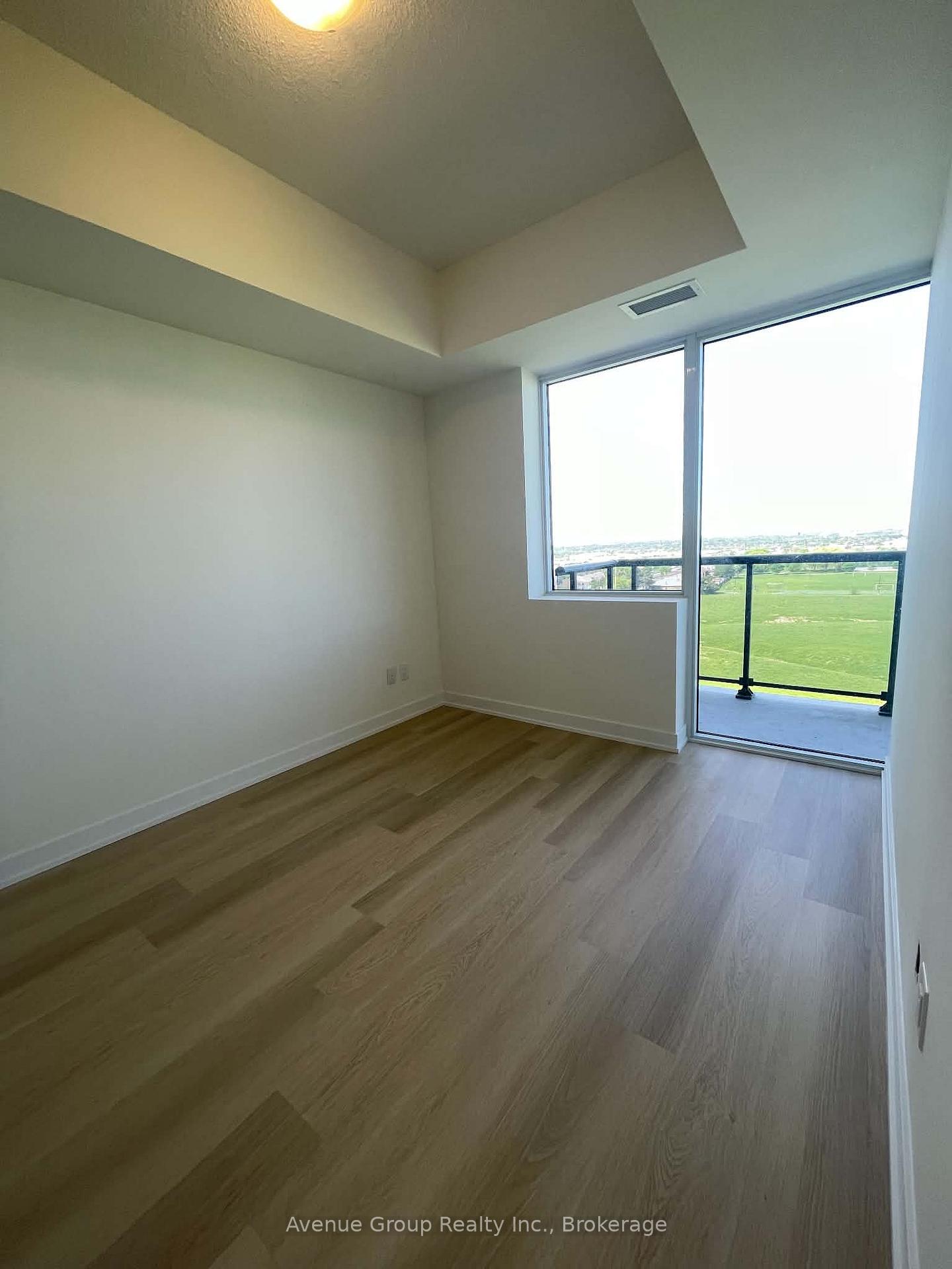 Photo 9 of Unit 813, 2825 Jane Street, North York, Glenfield-Jane Heights — HOMEH