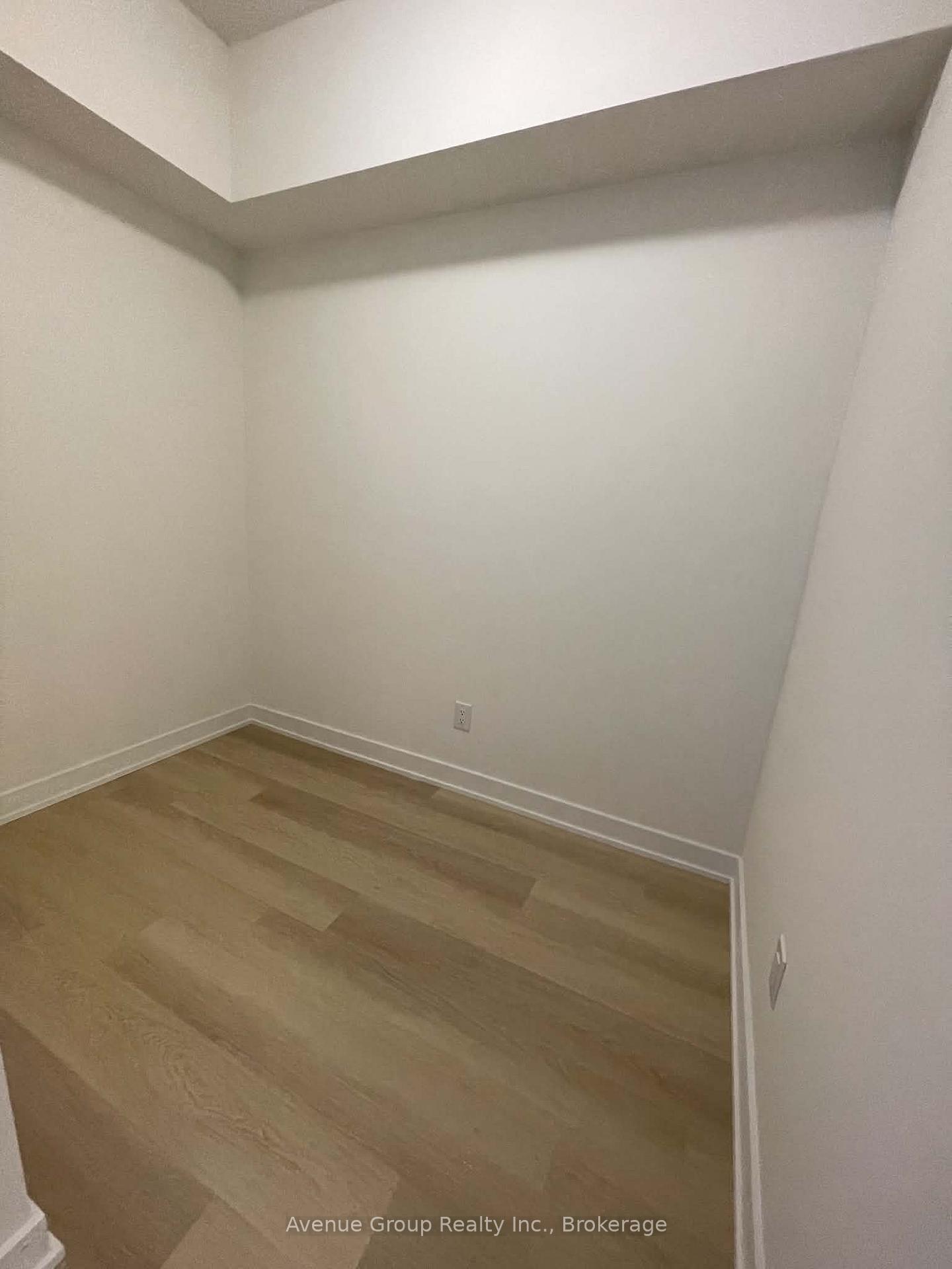 Photo 10 of Unit 813, 2825 Jane Street, North York, Glenfield-Jane Heights — HOMEH