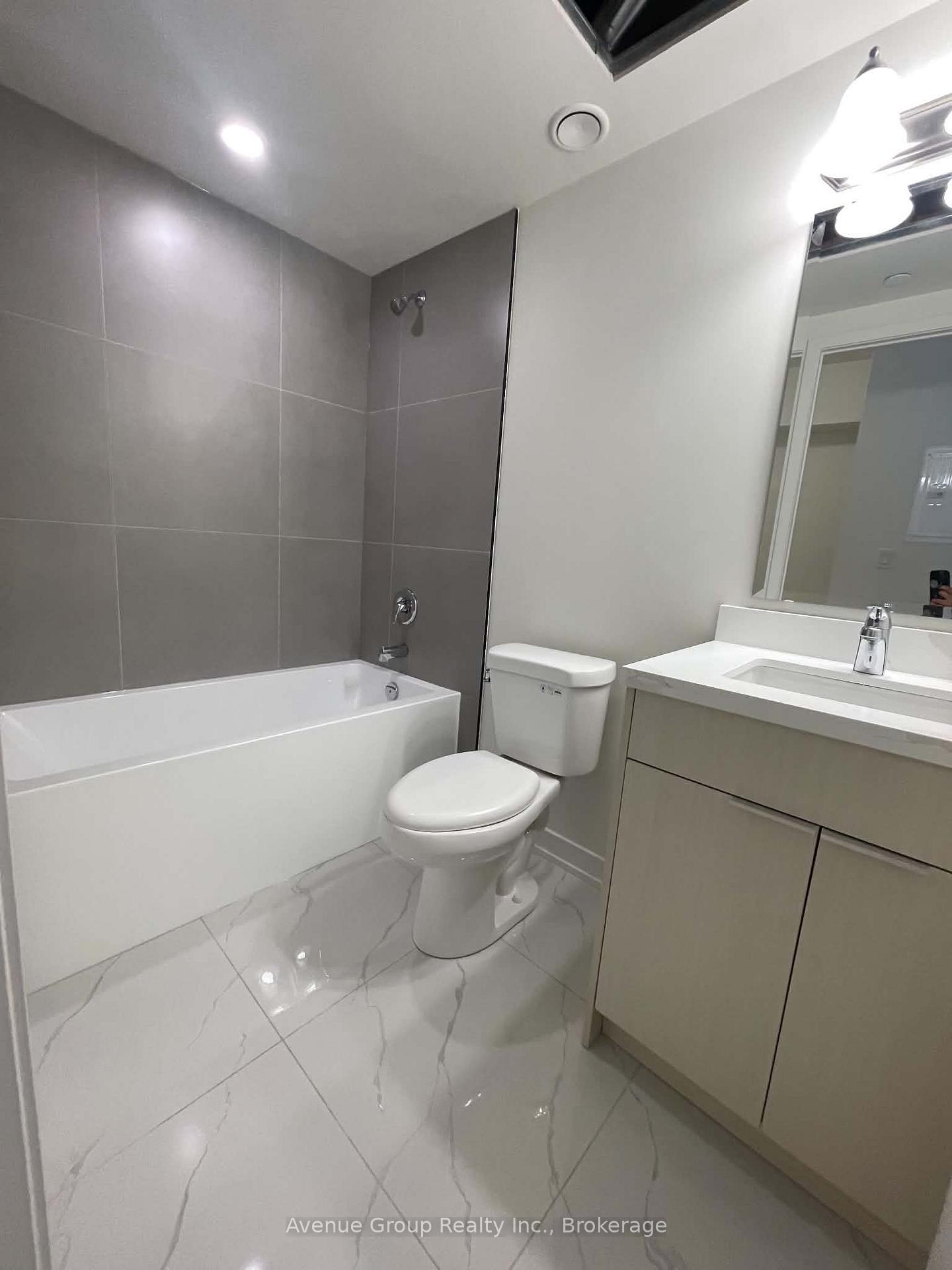 Photo 11 of Unit 813, 2825 Jane Street, North York, Glenfield-Jane Heights — HOMEH