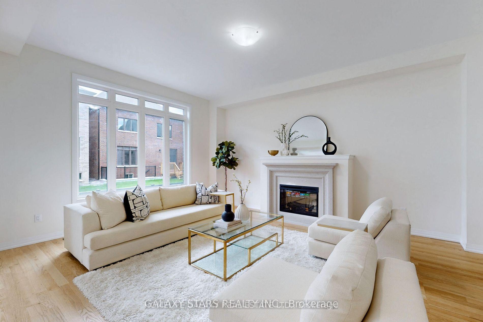 Photo 3 of 31 Sambro Lane, Whitchurch-Stouffville, Stouffville — HOMEH