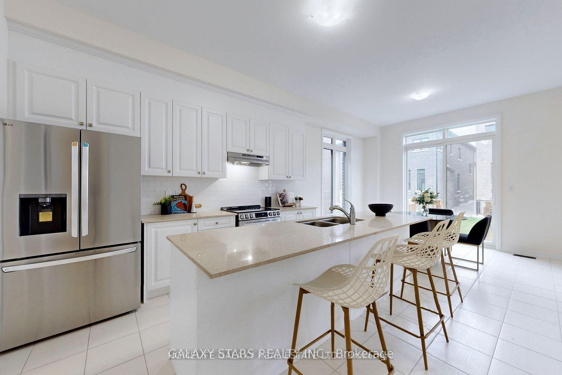 Photo 6 of 31 Sambro Lane, Whitchurch-Stouffville, Stouffville — HOMEH