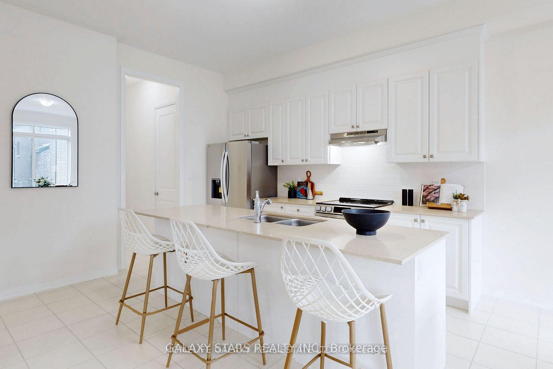 Photo 7 of 31 Sambro Lane, Whitchurch-Stouffville, Stouffville — HOMEH