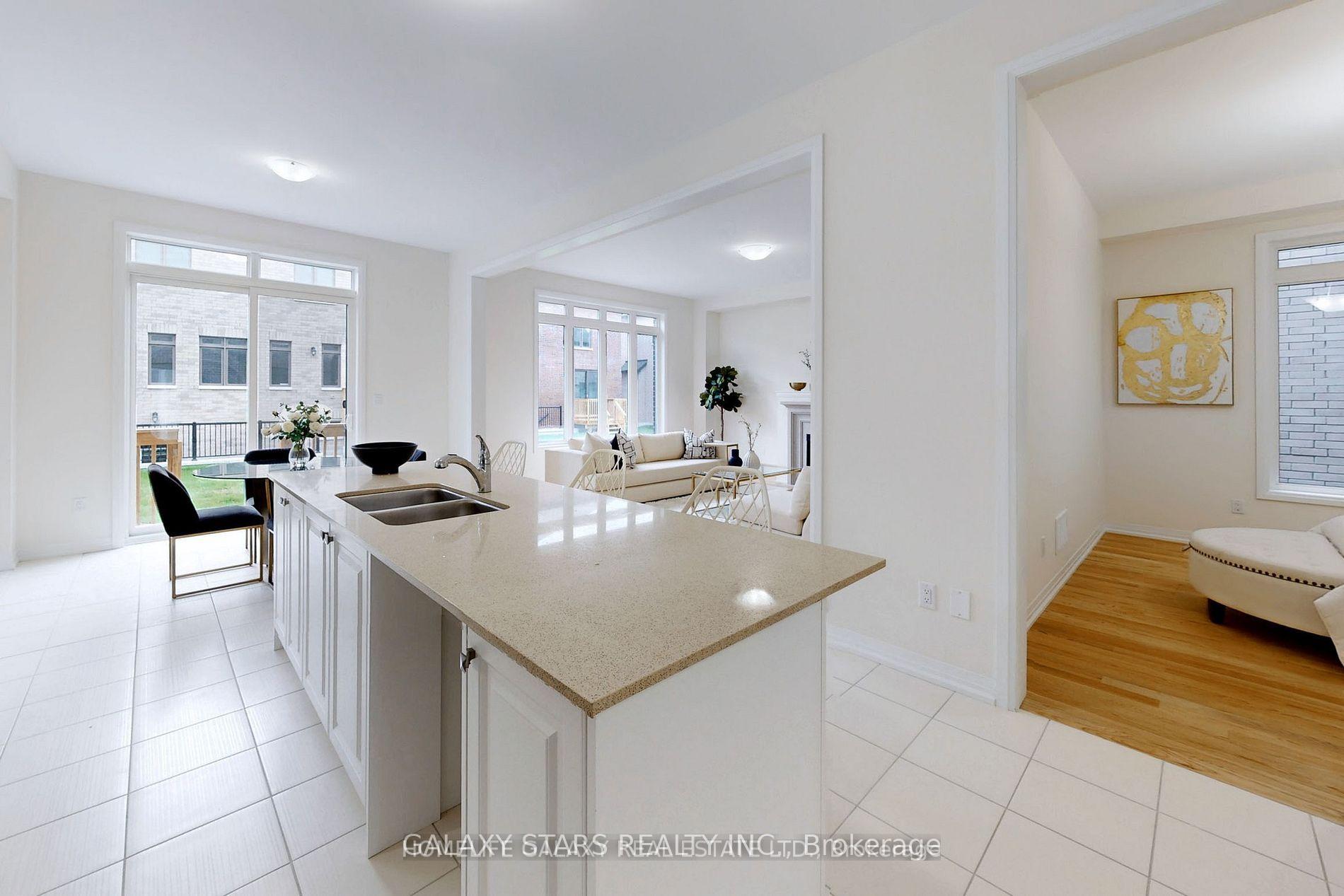 Photo 8 of 31 Sambro Lane, Whitchurch-Stouffville, Stouffville — HOMEH