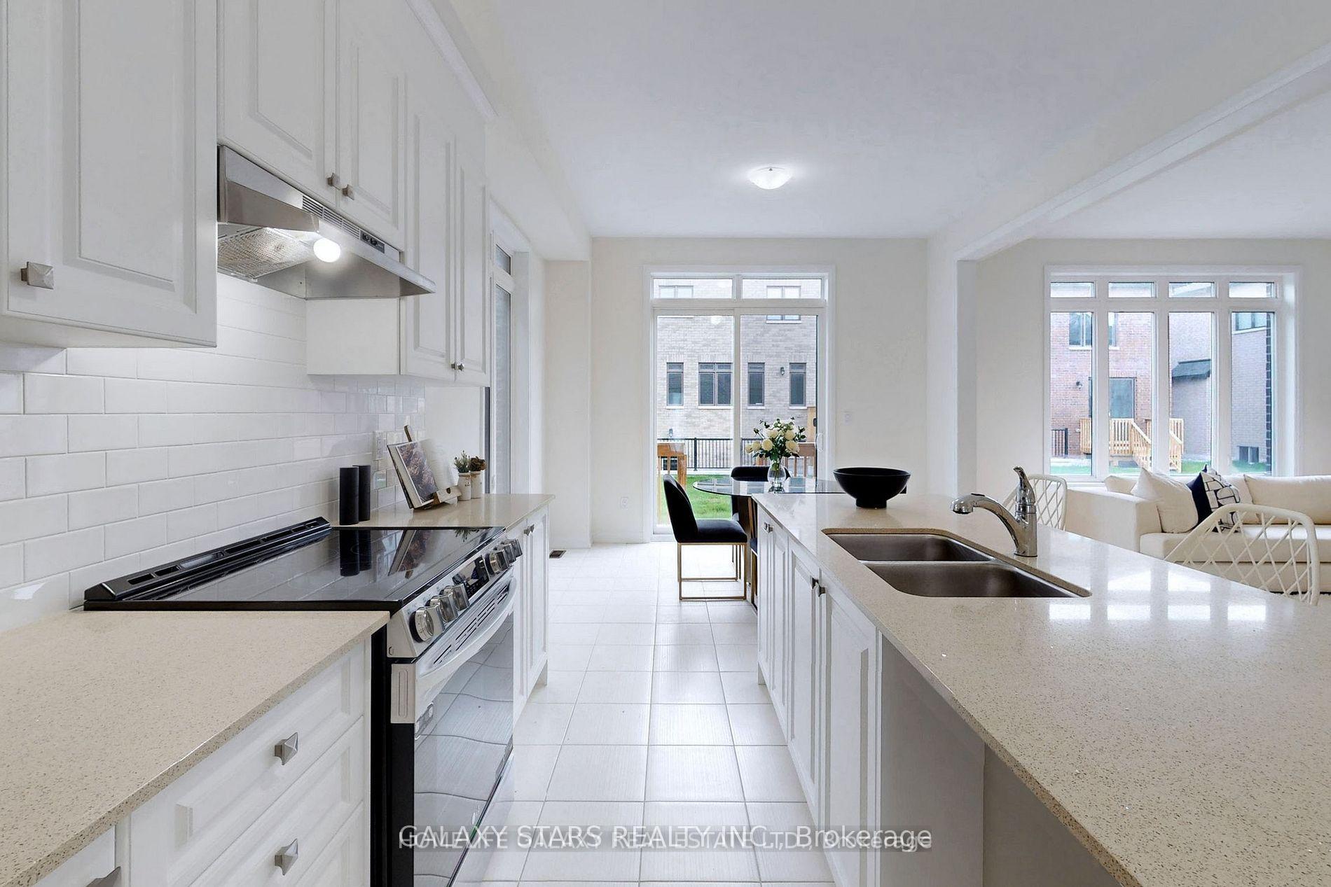 Photo 10 of 31 Sambro Lane, Whitchurch-Stouffville, Stouffville — HOMEH