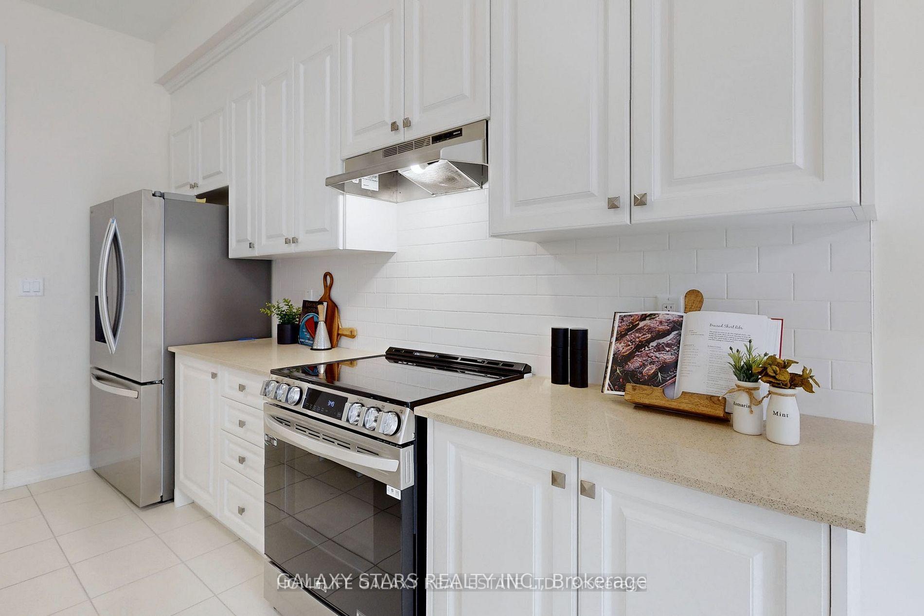 Photo 11 of 31 Sambro Lane, Whitchurch-Stouffville, Stouffville — HOMEH