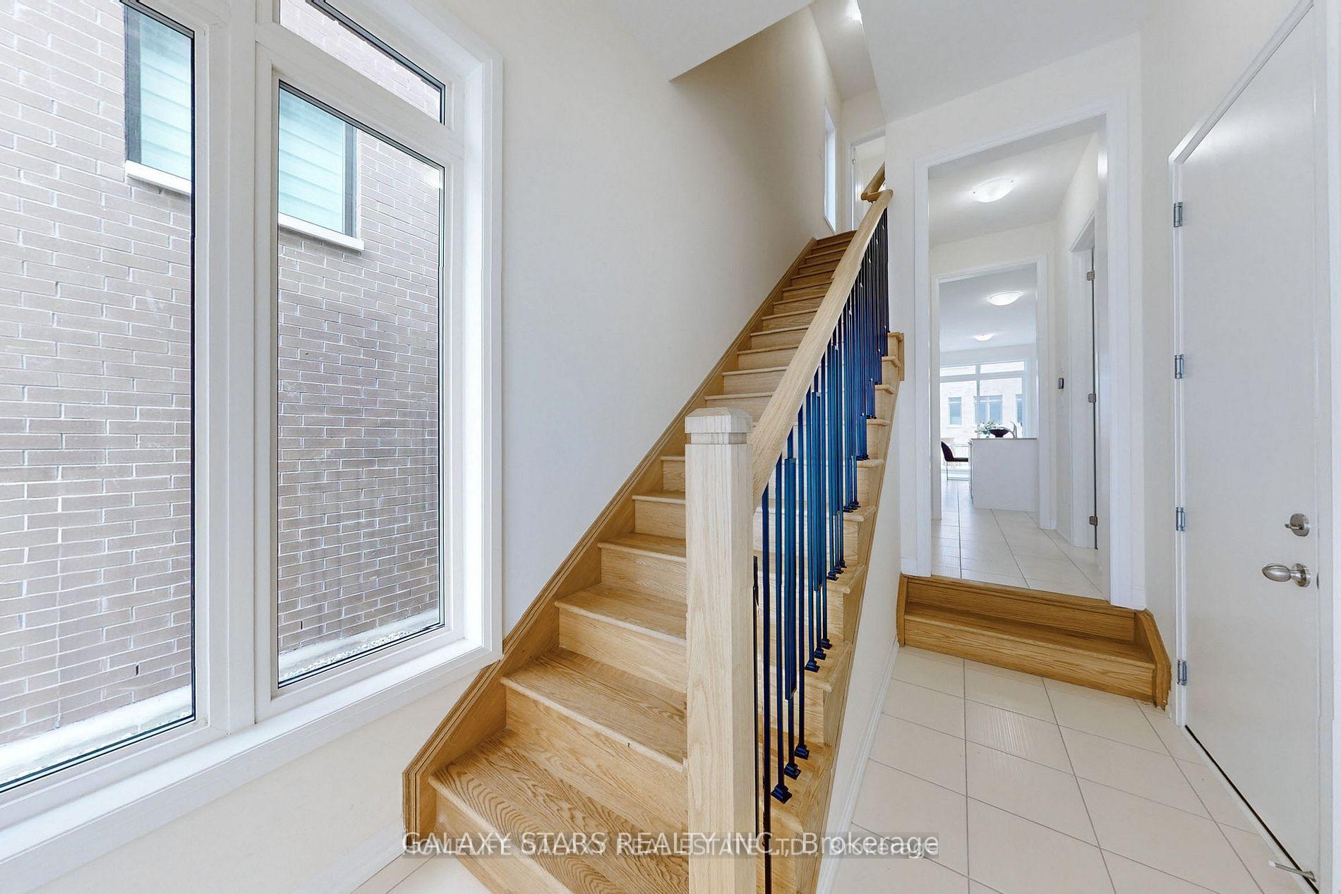 Photo 17 of 31 Sambro Lane, Whitchurch-Stouffville, Stouffville — HOMEH