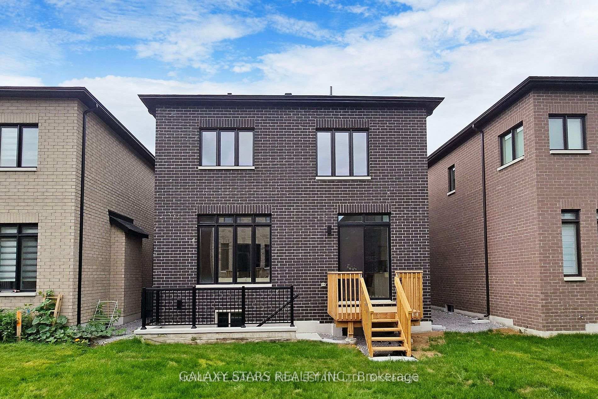 Photo 39 of 31 Sambro Lane, Whitchurch-Stouffville, Stouffville — HOMEH