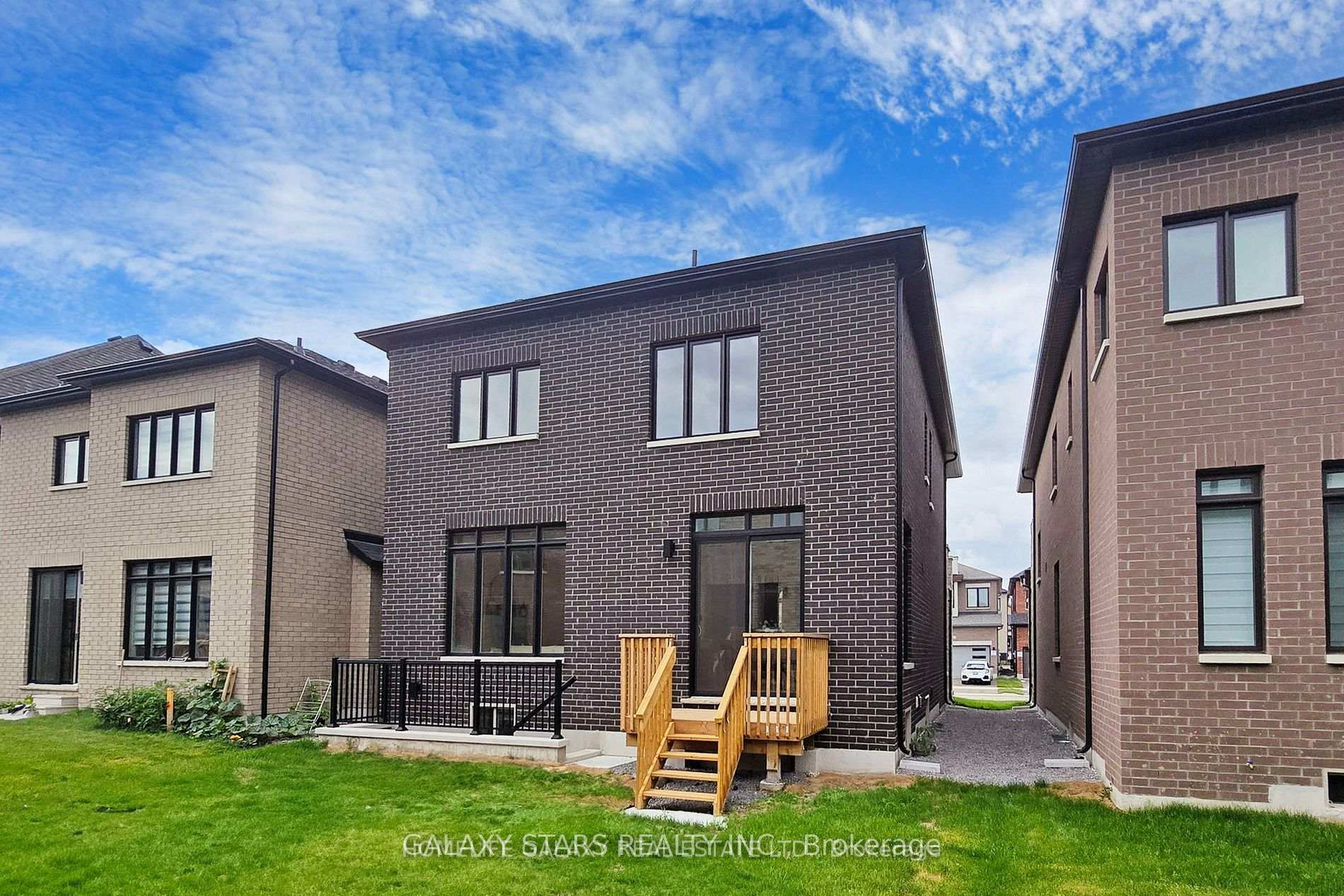 Photo 40 of 31 Sambro Lane, Whitchurch-Stouffville, Stouffville — HOMEH