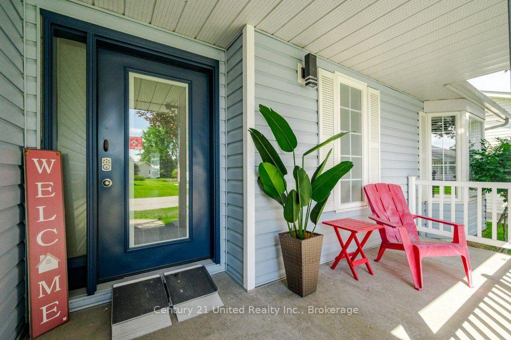 Photo 4 of 11 Algonquin Trail, Clarington, Bowmanville — HOMEH